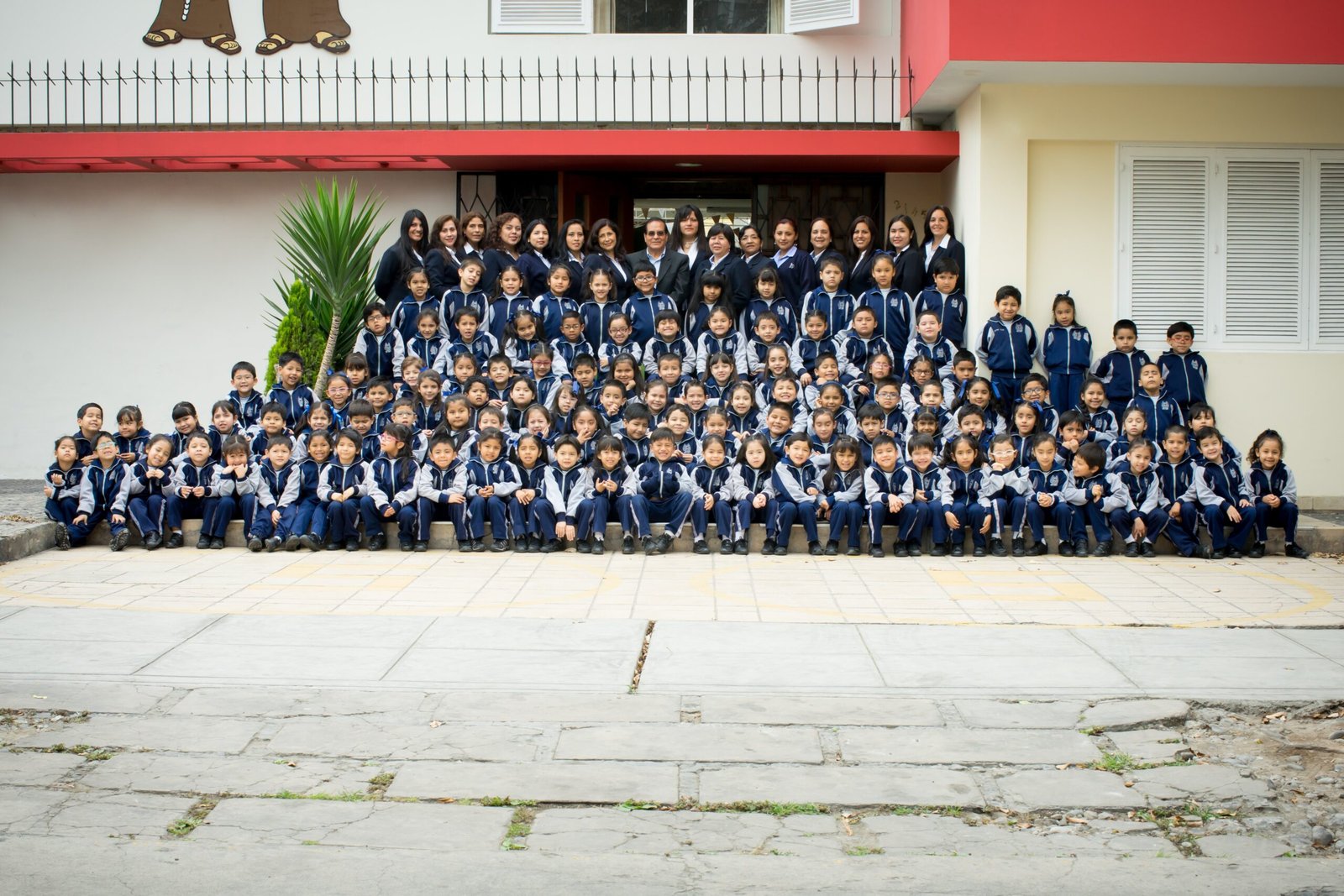 Cuánto cuesta un anuario escolar en Lima 2026: precios y qué incluye